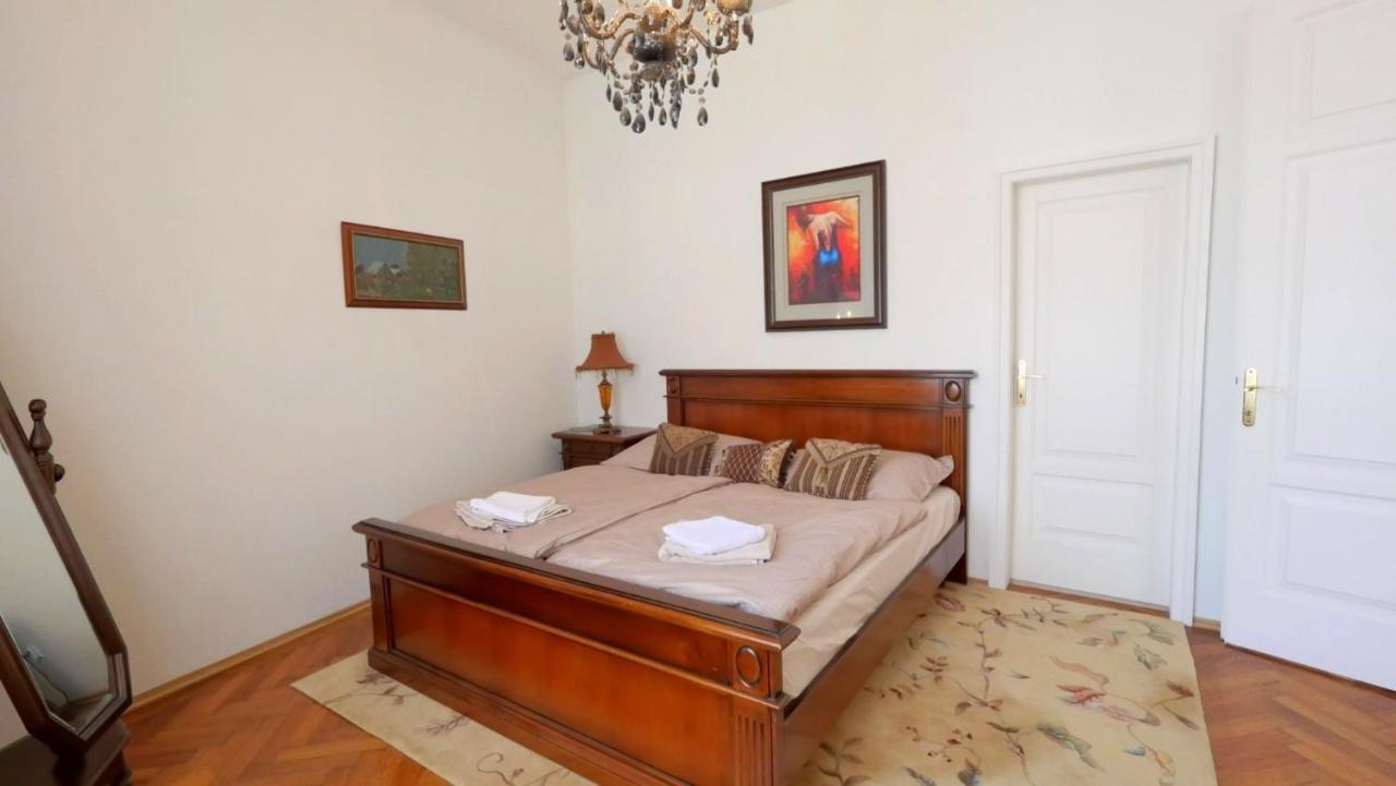 Velky 3I Apartman V Centre Mesta Bratislava Exteriér fotografie