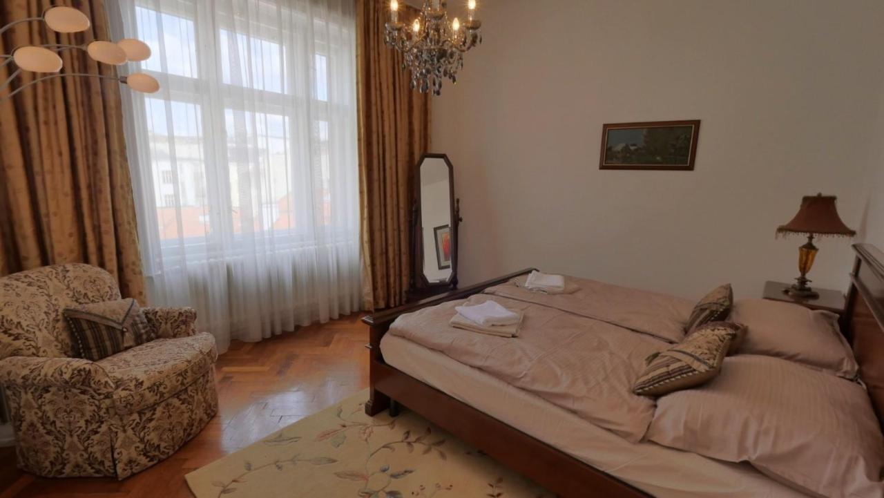 Velky 3I Apartman V Centre Mesta Bratislava Exteriér fotografie