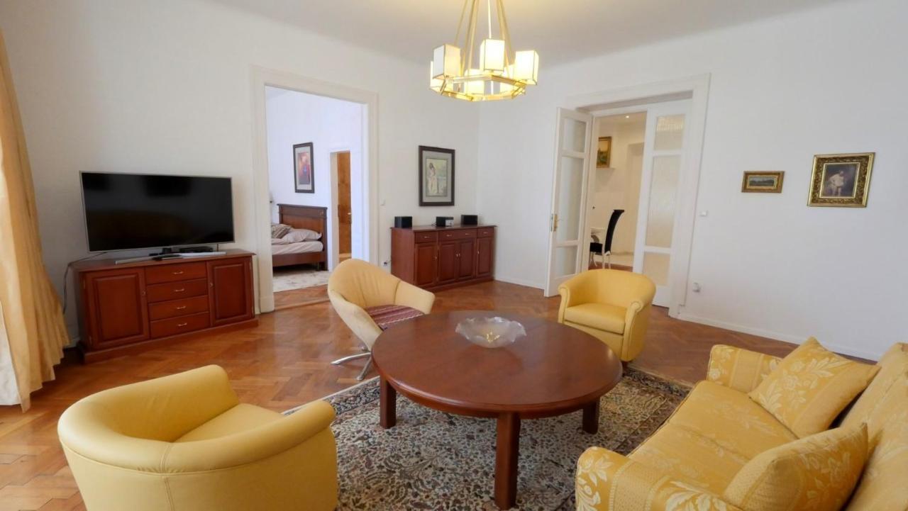 Velky 3I Apartman V Centre Mesta Bratislava Exteriér fotografie