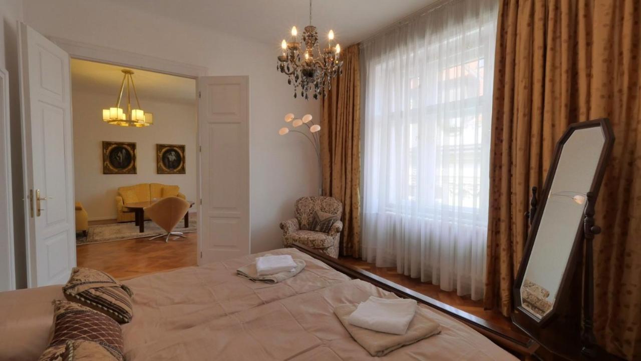 Velky 3I Apartman V Centre Mesta Bratislava Exteriér fotografie
