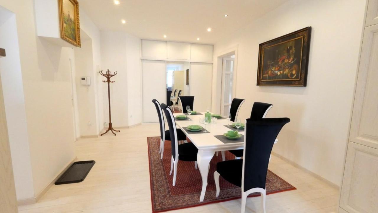 Velky 3I Apartman V Centre Mesta Bratislava Exteriér fotografie